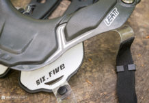 Hands on Leatt DBX 6.5 Carbon