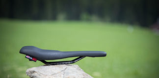 Eurobike Mediadays 2017 – Der neue Sqlab 610 Ergolux im Detail Hier im Profil ist die neue Abstufung gut zu erkennen.