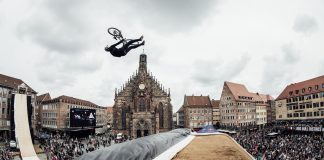 SPEKTAKULÄRER URBAN SLOPESTYLE MADE IN GERMANY – DER RED BULL DISTRICT RIDE KEHRT ZURÜCK Red Bull District Ride