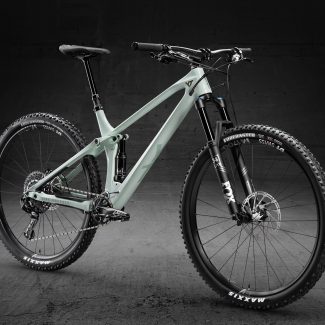 02 IZZO CF Pro Ghostship Green FRONT Cycleholix