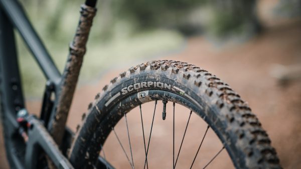 Pirelli SCORPION ENDURO S Und ENDURO R Reifen Im Test
