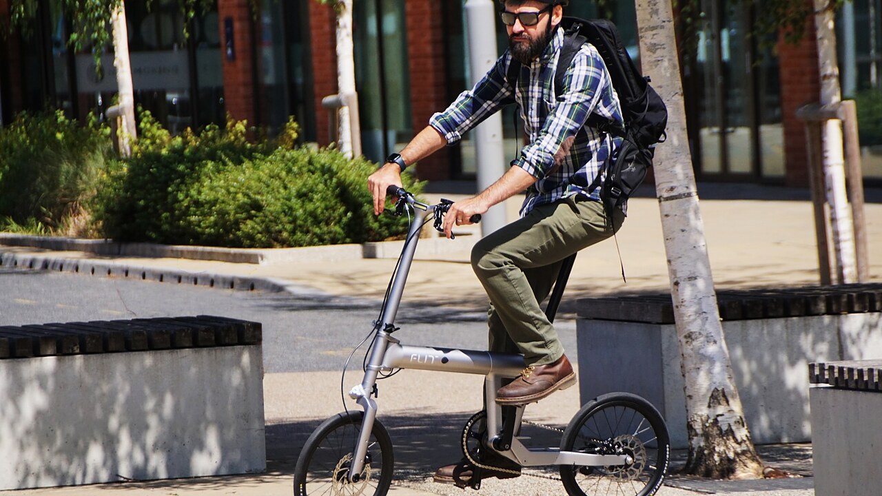 13,3 Kilogramm und halb so teuer: FLIT M2i setzt neue Maßstäbe bei Klapp-E-Bikes