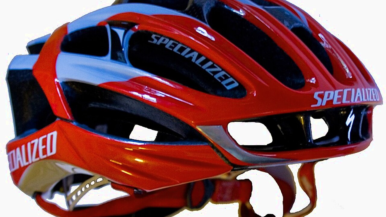 Helmsicherheit im Radsport: Neue Regeln, alte Lücken – und eine tragische Debatte